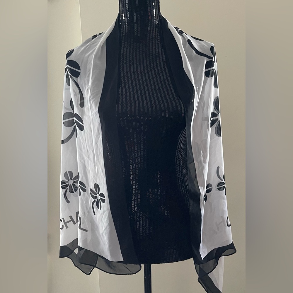 Chic Black and White Floral Scarf 20x 60”